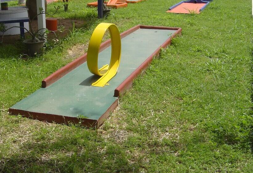בית מלון כפרי Mini Golf & Resort Ubon Ratchathani