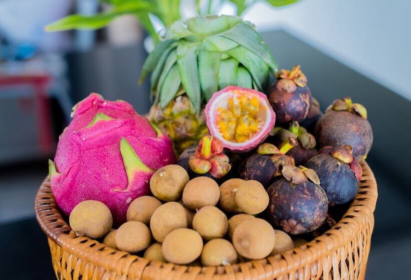 هتل Surf & Sand Resort