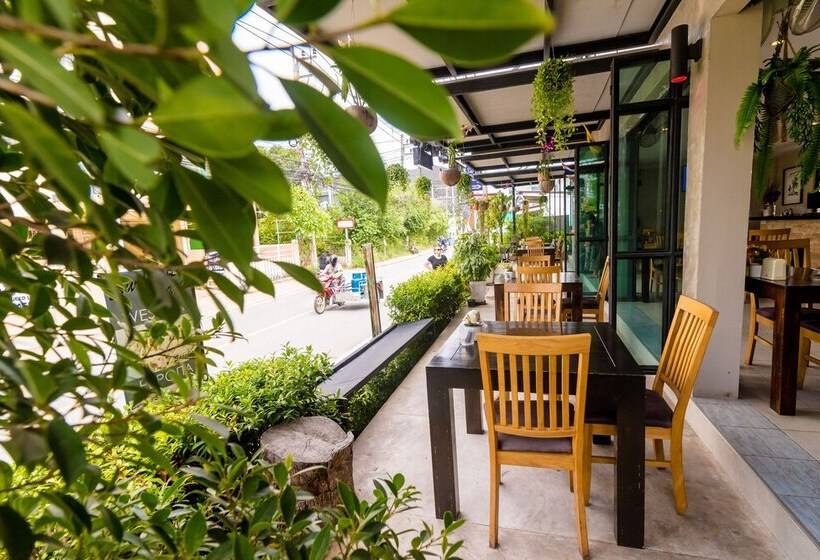 هتل Surf & Sand Resort