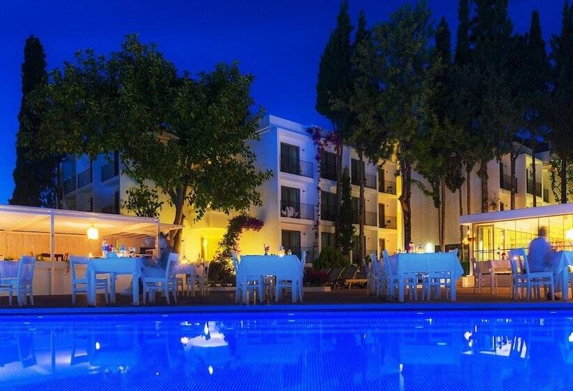 Liv Hotel By Bellazure