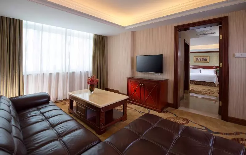 ホテル Vienna 3 Best Shenzhenguanlan Tangren Street