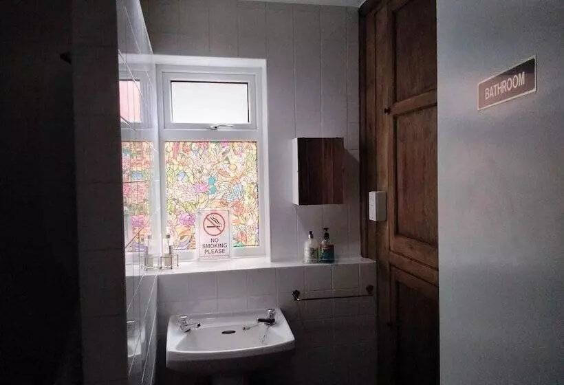 تختخواب و صبحانه Whiteways