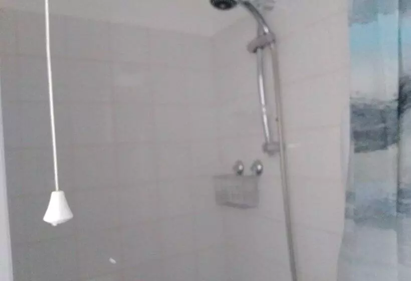 تختخواب و صبحانه Whiteways