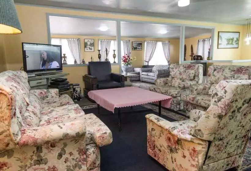 هتل Aniva's Place