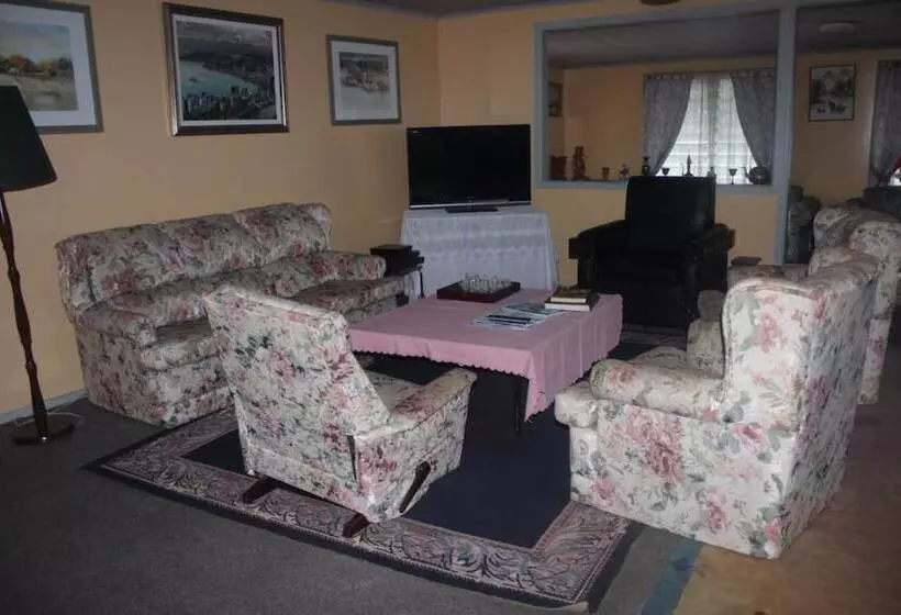 هتل Aniva's Place