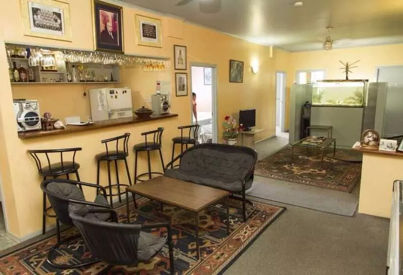 هتل Aniva's Place