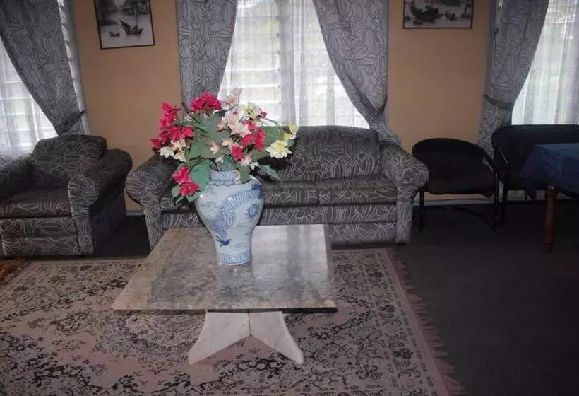 هتل Aniva's Place