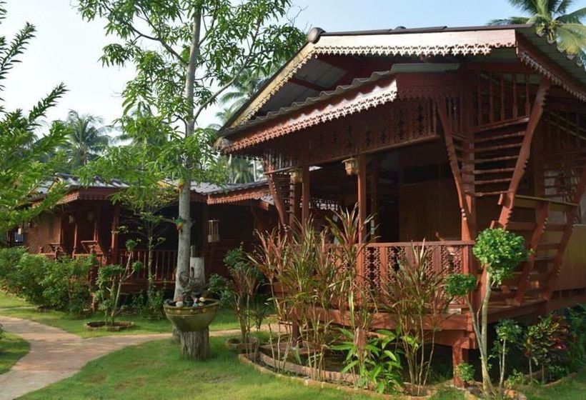 ホテル Reuanmai Onanong