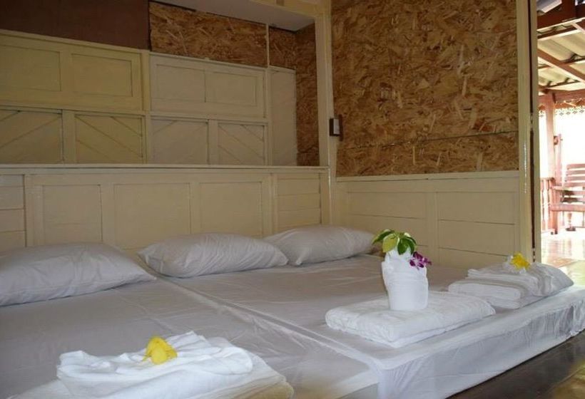 ホテル Reuanmai Onanong