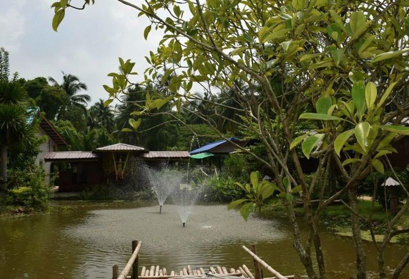 ホテル Reuanmai Onanong