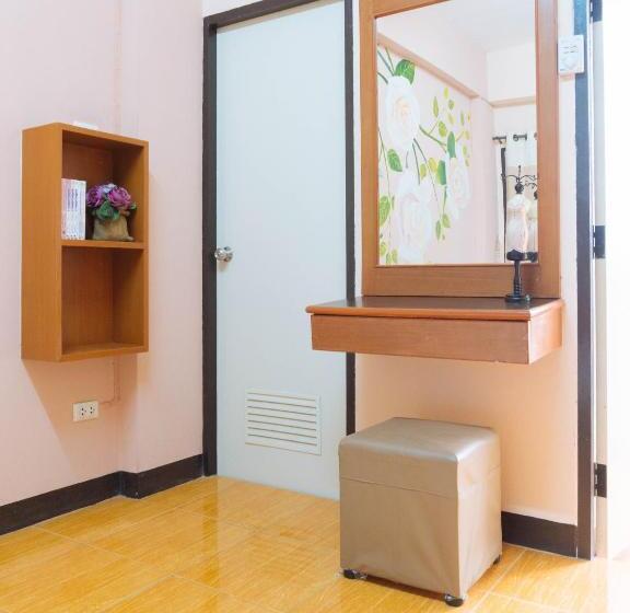 Отель Chiangmai Tree Hostel