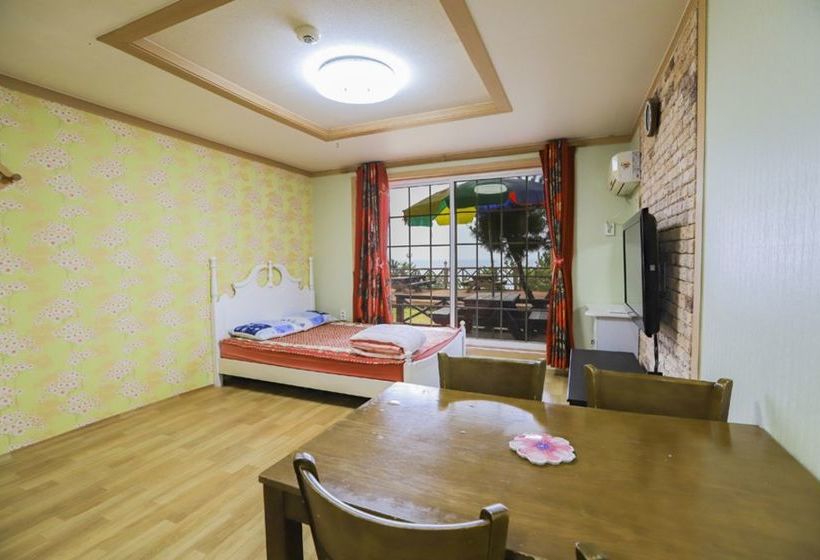 Beach Gallery Pension