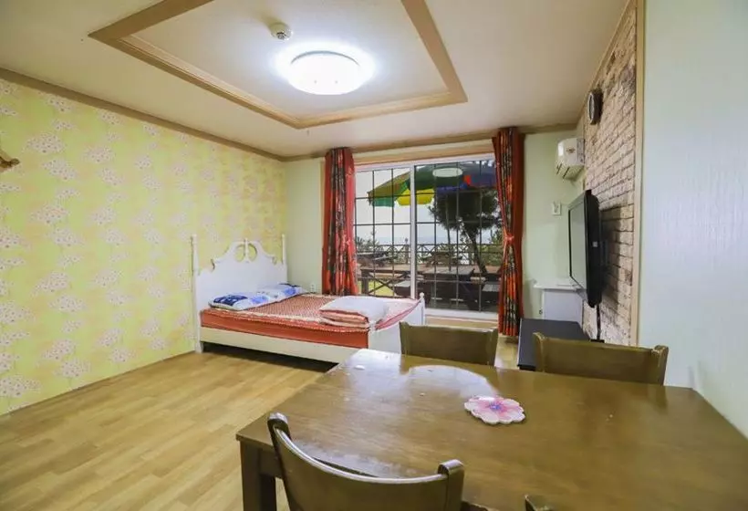 Beach Gallery Pension