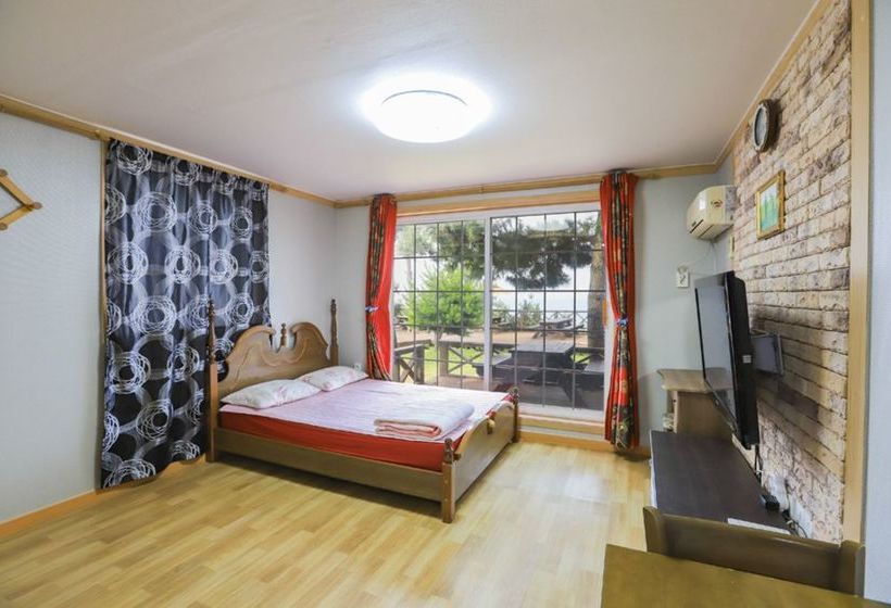 Beach Gallery Pension