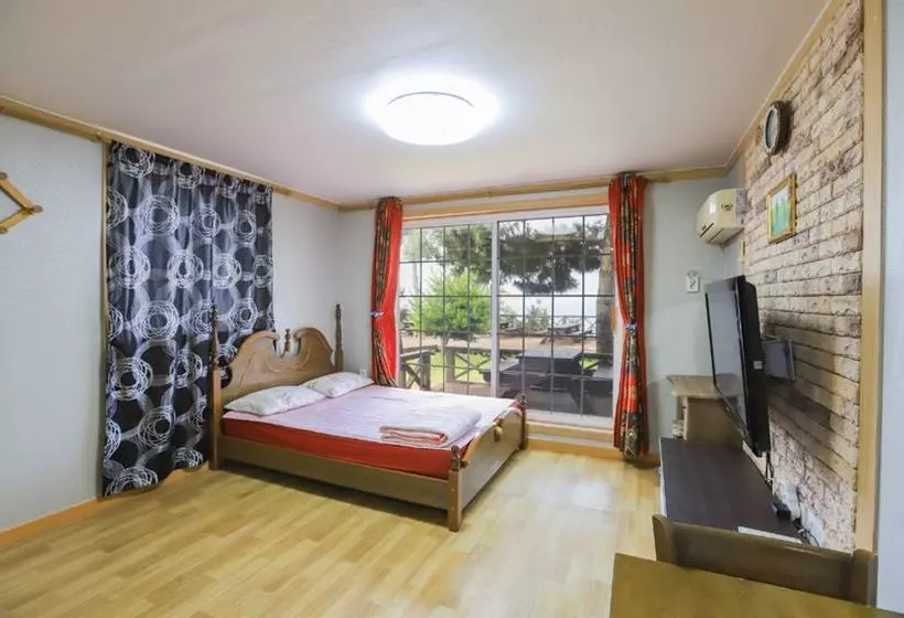 Beach Gallery Pension