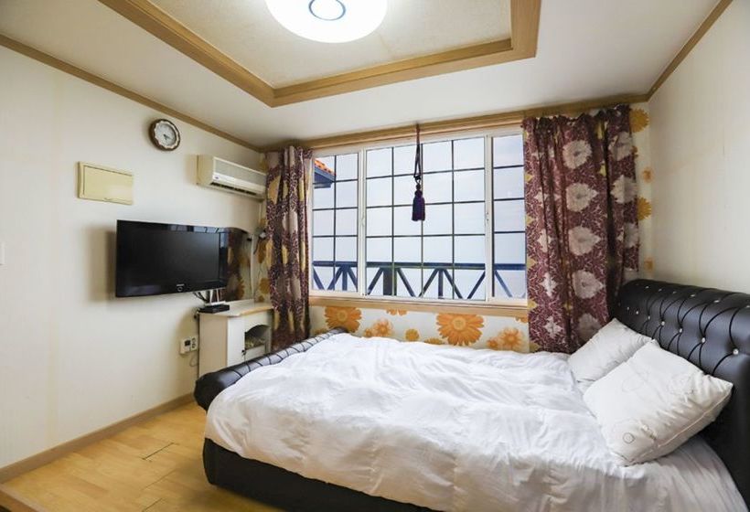 Beach Gallery Pension