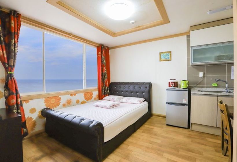 Beach Gallery Pension