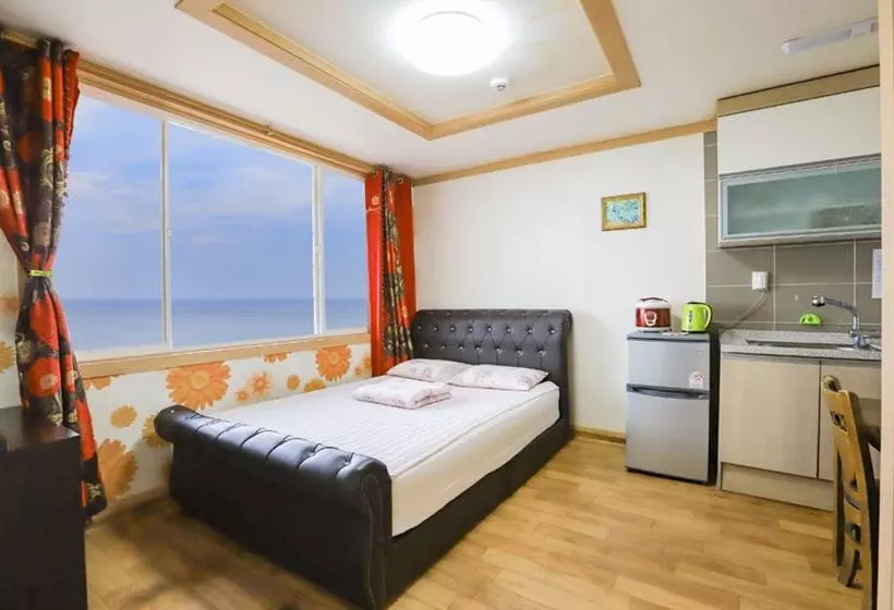 Beach Gallery Pension