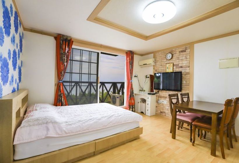 Beach Gallery Pension