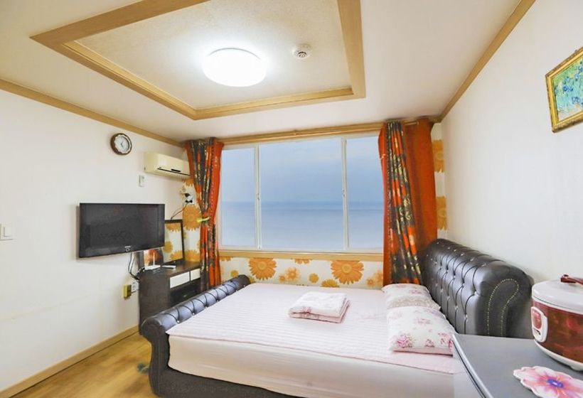 Beach Gallery Pension