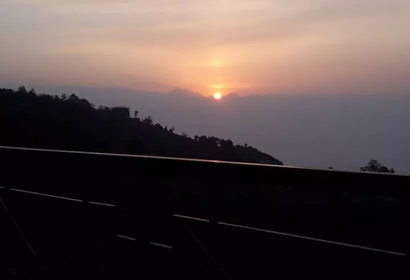 هتل Nagarkot Holiday Inn