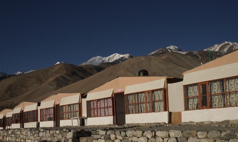 فندق Pangong Holiday Cottages