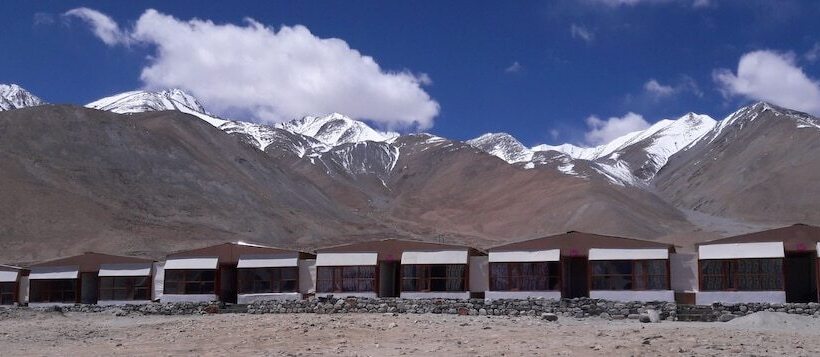 فندق Pangong Holiday Cottages