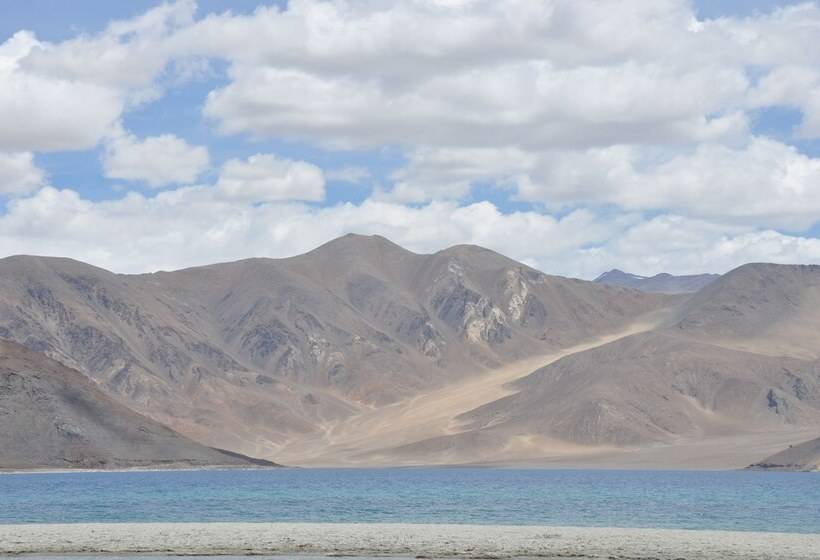 فندق Pangong Holiday Cottages