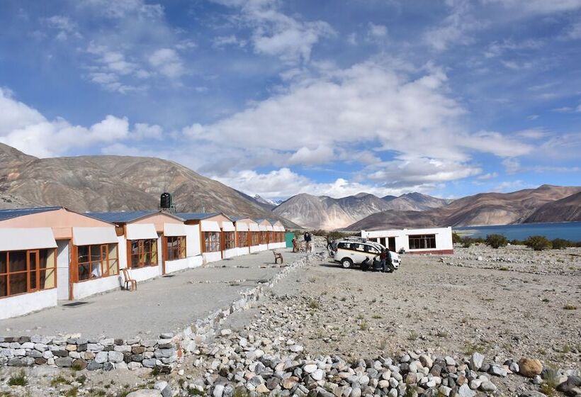 فندق Pangong Holiday Cottages