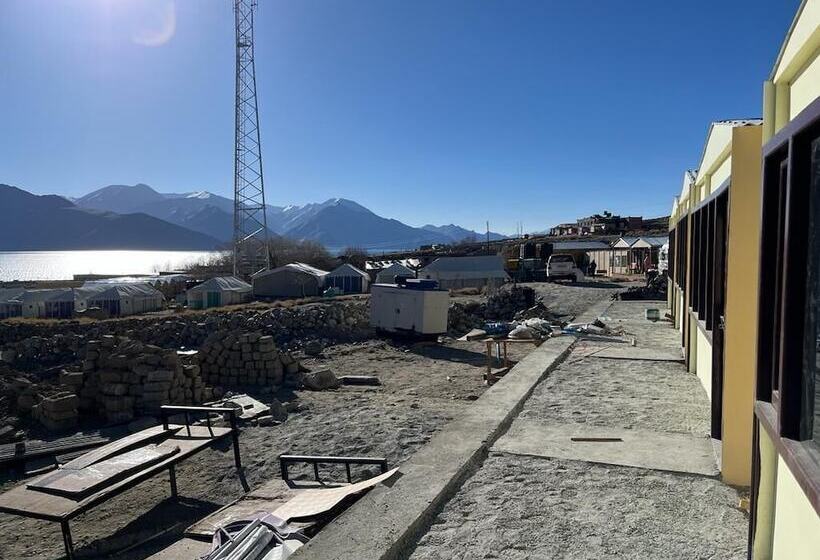 فندق Pangong Holiday Cottages