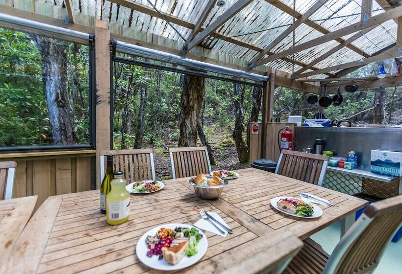 בית מלון כפרי Southwest Wilderness Camp   Tasmania