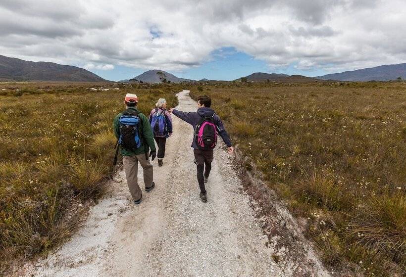 בית מלון כפרי Southwest Wilderness Camp   Tasmania