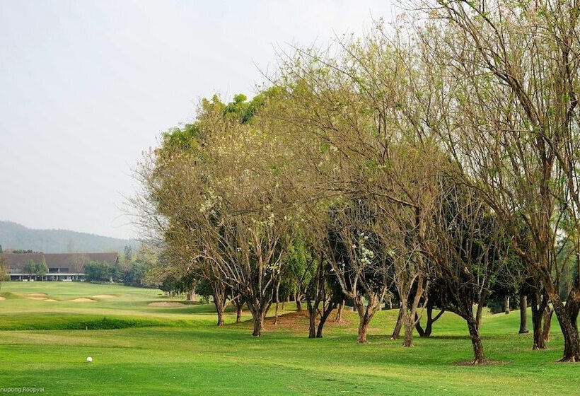 בית מלון כפרי The Royal Chiang Mai Golf Resort