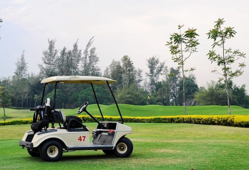 בית מלון כפרי The Royal Chiang Mai Golf Resort