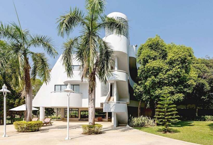 בית מלון כפרי The Royal Chiang Mai Golf Resort