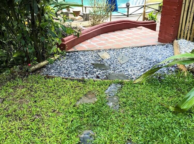 Отель Vanvisa At The Falls