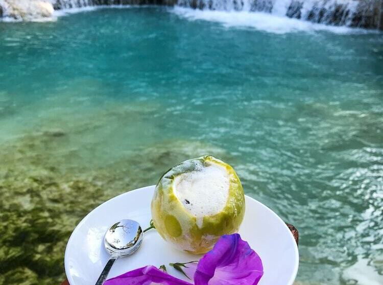 Отель Vanvisa At The Falls