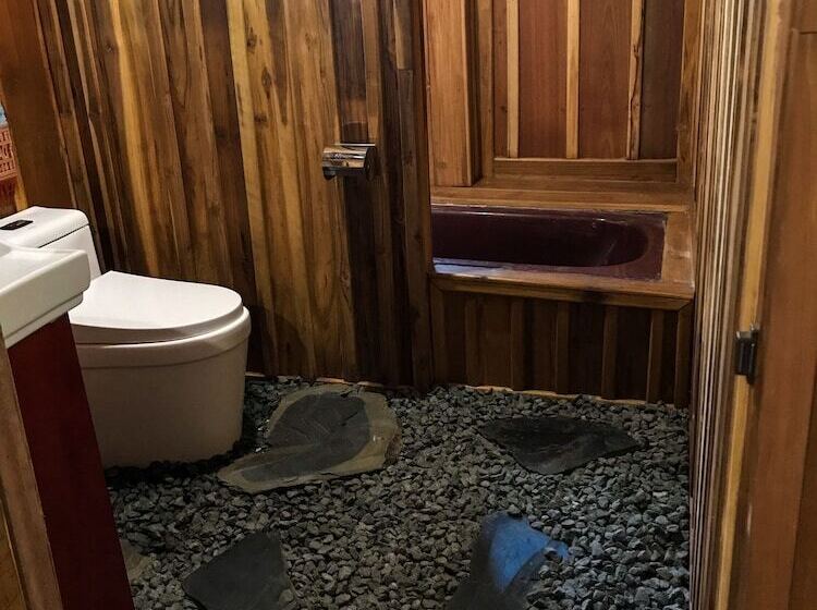 Отель Vanvisa At The Falls