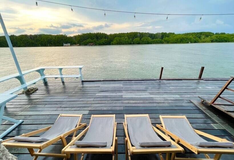 펜션 Baanchansamut Homestay