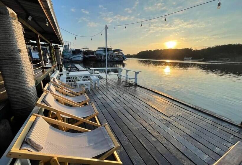 펜션 Baanchansamut Homestay