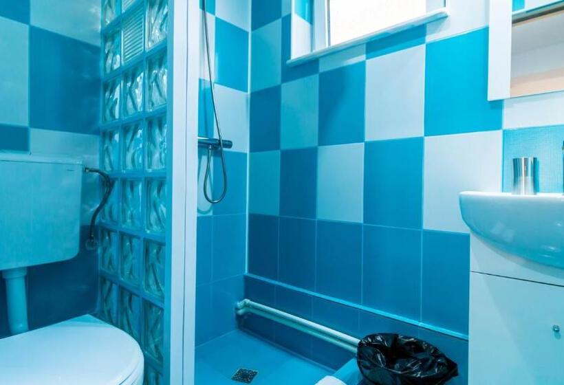 پانسیون Casa Dinii