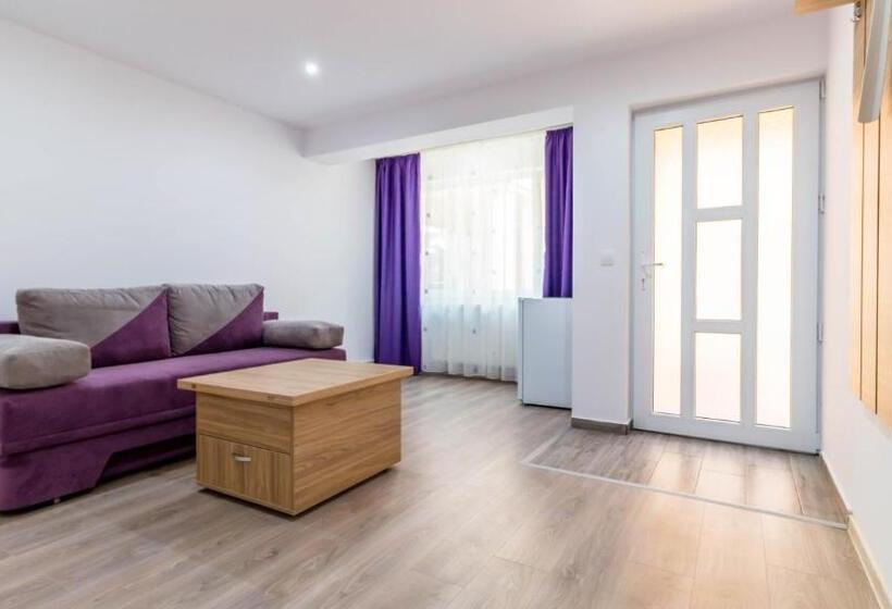 پانسیون Casa Dinii