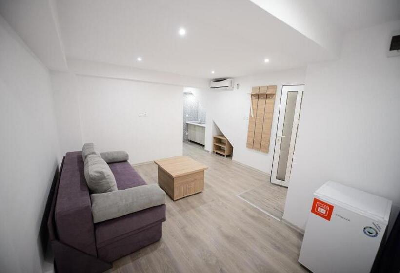 پانسیون Casa Dinii