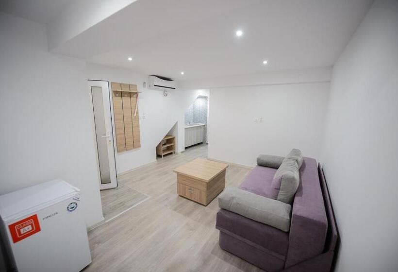 پانسیون Casa Dinii