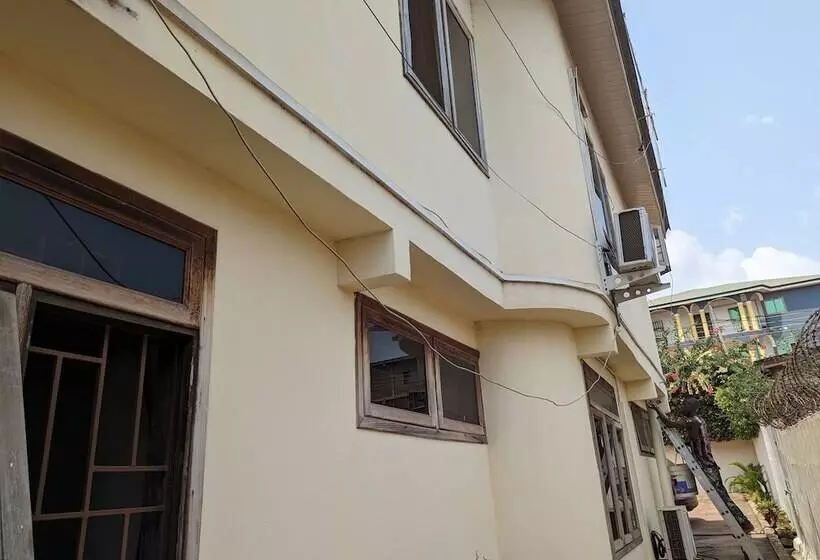 ペンション The Golden Apple Guest House