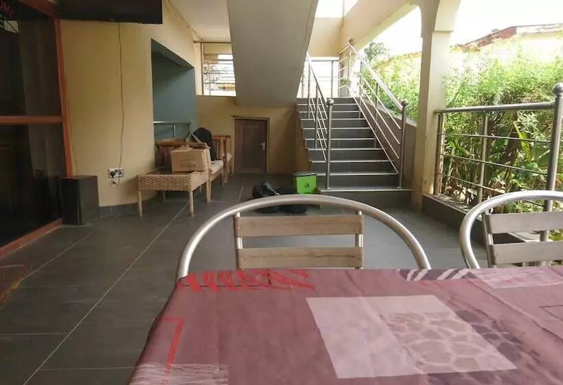 ペンション The Golden Apple Guest House