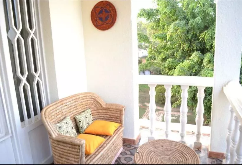 تختخواب و صبحانه Tea House Kigali