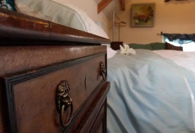 Aamiaismajoitus (B&B) Lower Severalls Farmhouse