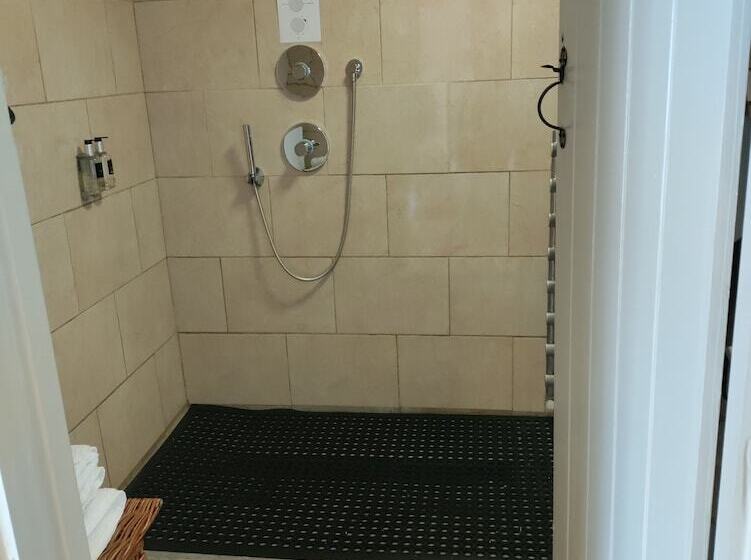 住宿加早餐  Lower Severalls Farmhouse