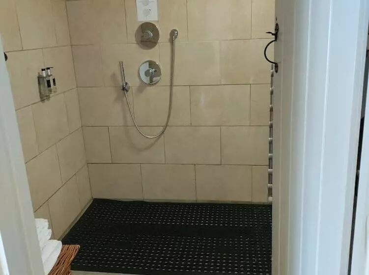 Aamiaismajoitus (B&B) Lower Severalls Farmhouse